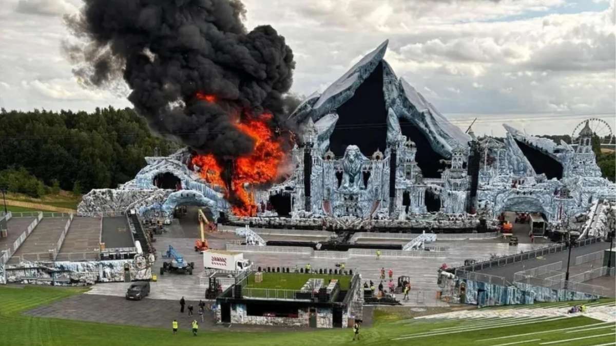 tomorrowland-shows-2025-incendio