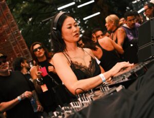 Eli Iwasa estreia no Sounds of Quartzo e amplia fase internacional da carreira