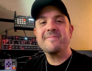 Victor Ruiz lança álbum “VICTOR” e apresenta projeto mais pessoal dos seus 20 anos de carreira